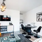 1 Bedroom - Zentral - Parkhaus - Business - Kaffee - Netflix - Smart Tv - Kueche * Wiesbaden