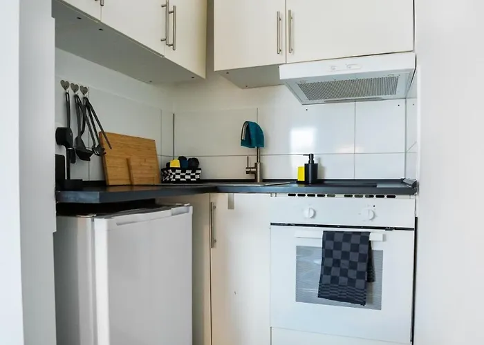 1 Bedroom - Zentral - Parkhaus - Business - Kaffee - Netflix - Smart Tv - Kueche *